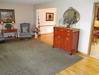 5012 Shadycrest Rd, Columbus, OH 43229 - photo 4