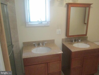 18422 Woodland Dr, Triangle, VA 22172 - photo 7