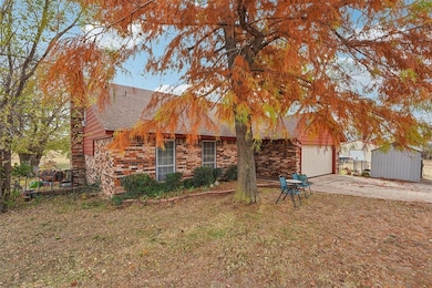 930 Estell Dr, Moore, OK 73160 - photo 2