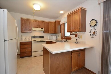 Nice open kitchen w/ breakfast bar seating