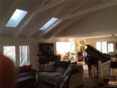 GREAT RM OPENS TO MUSIC & DINING RMS & GARDEN/FLOR