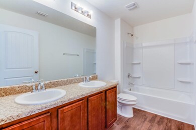 The Elle - 2nd Bathroom