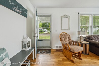 553 N Dexter Dr, Lansing, MI 48910 - photo 6