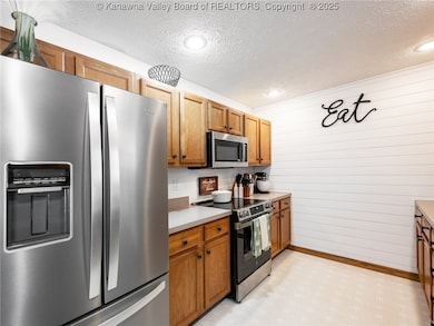 123 Jamie Ln, Eleanor, WV 25070 - photo 7