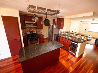 Kitchen with appliances with stainless steel fini