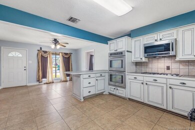 Kitchen dining