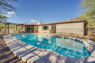 Pool to house