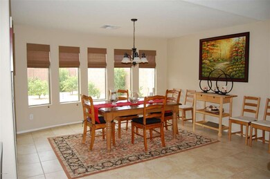 Dining/Eat-in-kitchen