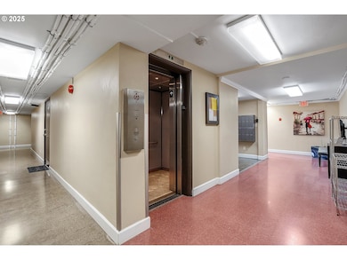 Cardinell View unit 704, Portland, OR 97201 - photo 5