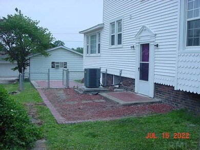 207 W 4th St, Bicknell, IN 47512 - photo 2