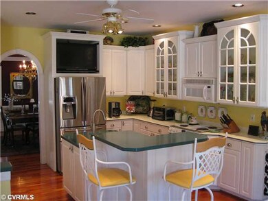 Kitchen - What a well designed space.