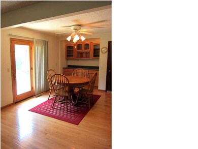 Dining room, hardwood floor