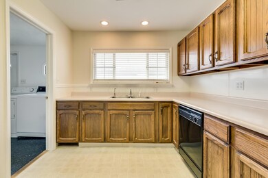 877 Vanderberg Place, Columbus, OH 43204 - photo 6