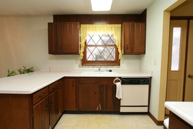 908 W Happy Hollow Rd, Janesville, WI 53546 - photo 7