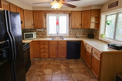 4 Edward Ln, MerriMacK, NH 03054 - photo 2