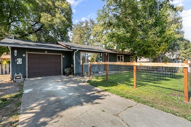 710 SE 12th St, Grants Pass, OR 97526 - photo 3