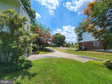 68 S Forge Manor Dr, Phoenixville, PA 19460 - photo 5