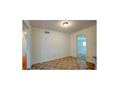 Breakfast/Dining Room
