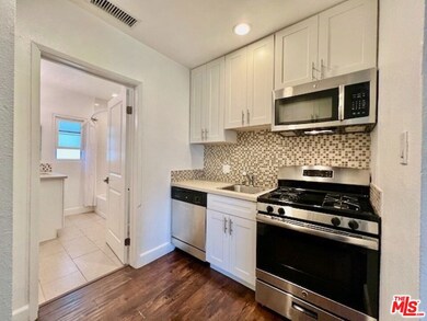 1844 El Cerrito Place unit 4, Los Angeles, CA 90068 - photo 3