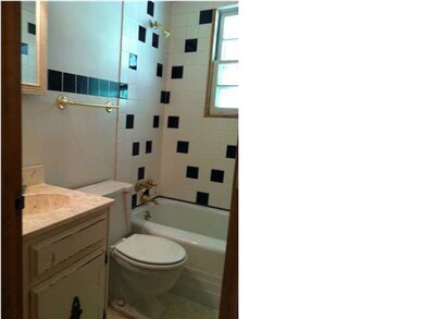 4320 Murdock bathroom