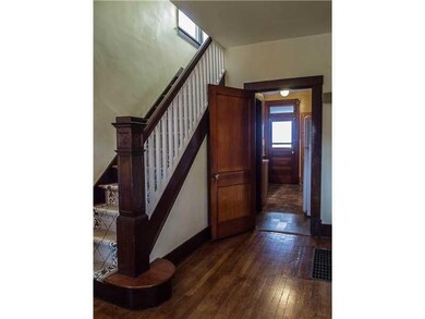 Entry/Foyer.