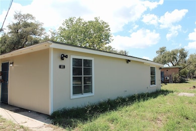 107 Huckleberry St, Rockport, TX 78382 - photo 2