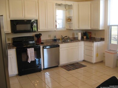 977 County Road 441, Hondo, TX 78861 - photo 5