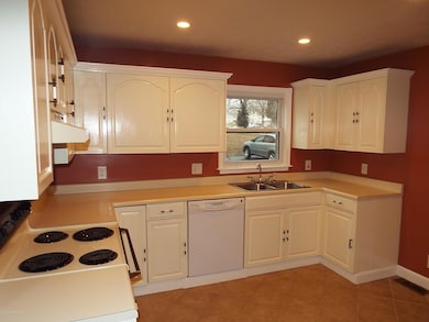 8304 Pennsylvania Run Rd, Louisville, KY 40228 - photo 4