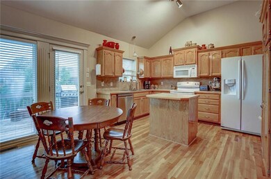 606 Timber Crest Ct, Raymore, MO 64083 - photo 3