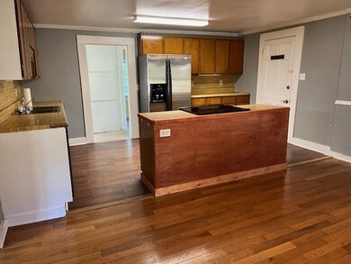 Kitchen/ Eating Area