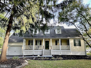 212 Apple St, Levittown, PA 19057 - photo 4