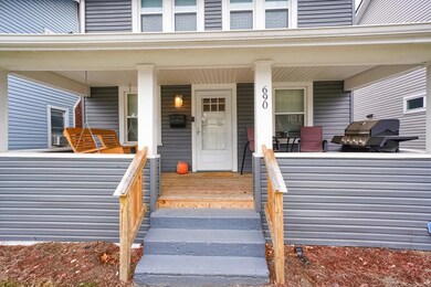 690 E Kossuth St (12)