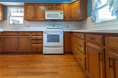 90 Grassy Plain Rd, Riverside, RI 02915 - photo 2