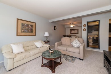 742 W Kilgore 206-8