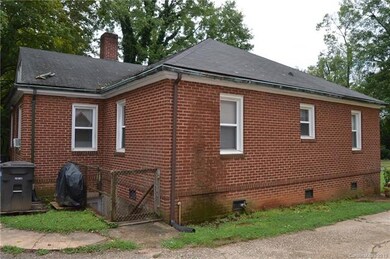 320 N Bost St, Statesville, NC 28677 - photo 3