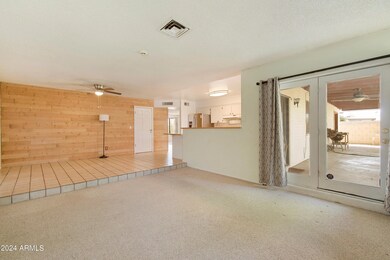 Dining Room& Breakfast Bar
