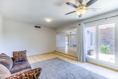 11 Living Room photo c-6