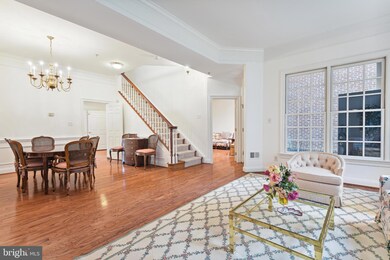 8505 Gavin Manor Ct, Chevy Chase, MD 20815 - photo 5