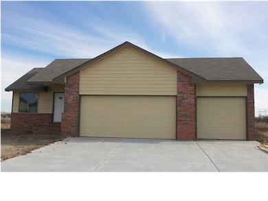 FULL FINISHED OVER 2200 SF + 3 car VIEW-OUT AND MA