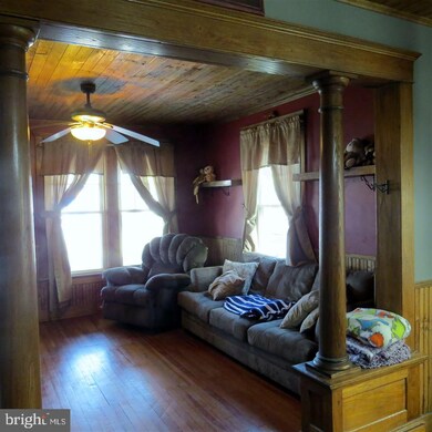 88 N Queen St, Littlestown, PA 17340 - photo 5