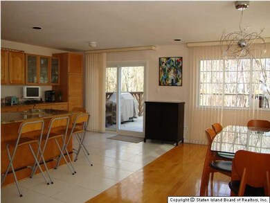 83 Robin Ct, Staten Island, NY 10309 - photo 3