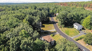 10 Elizabeth Ln, Salem, NH 03079 - photo 2