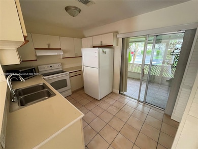 2880 Belmont Ln unit 2880, Hollywood, FL 33026 - photo 5