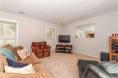 Spacious Living Room Boasts New Carpet & Paint! Do