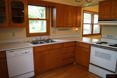 419 S Franklin St, New Ulm, MN 56073 - photo 4