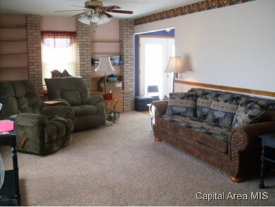 2179 Arcadia Rd, Jacksonville, IL 62650 - photo 7