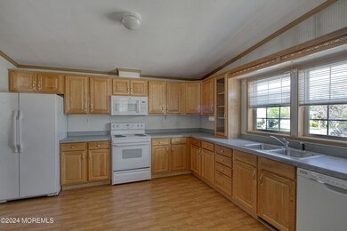 Eat-In Kitchen