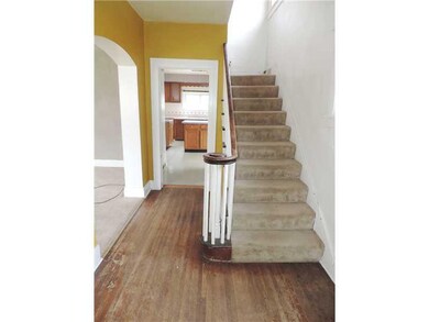 Entry/Foyer.