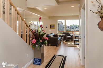 5500 Grand Teton Loop-large-015-Living R