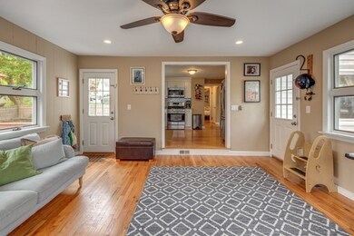 8 Laurel St, Peabody, MA 01960 - photo 3